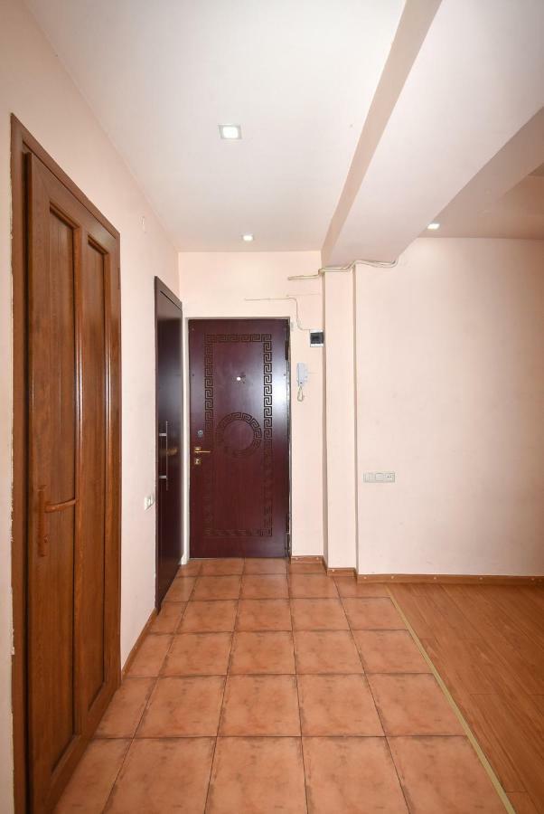 Apartments In Center Of Yerevan,Koghbatsi 1A Street Exterior foto