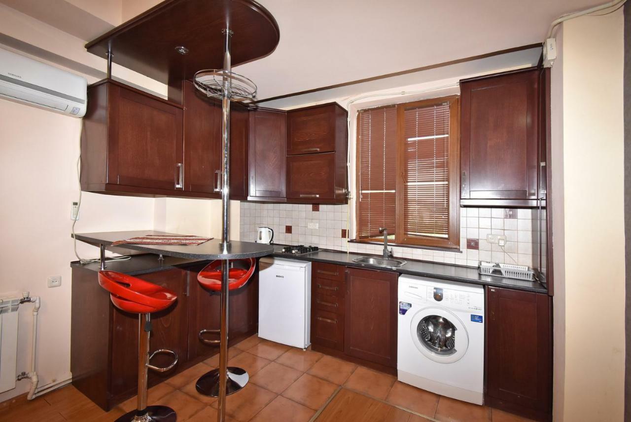 Apartments In Center Of Yerevan,Koghbatsi 1A Street Exterior foto