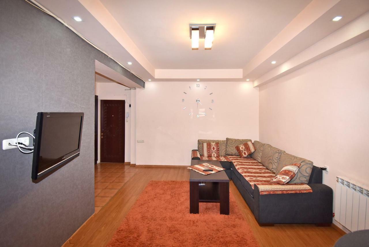 Apartments In Center Of Yerevan,Koghbatsi 1A Street Exterior foto