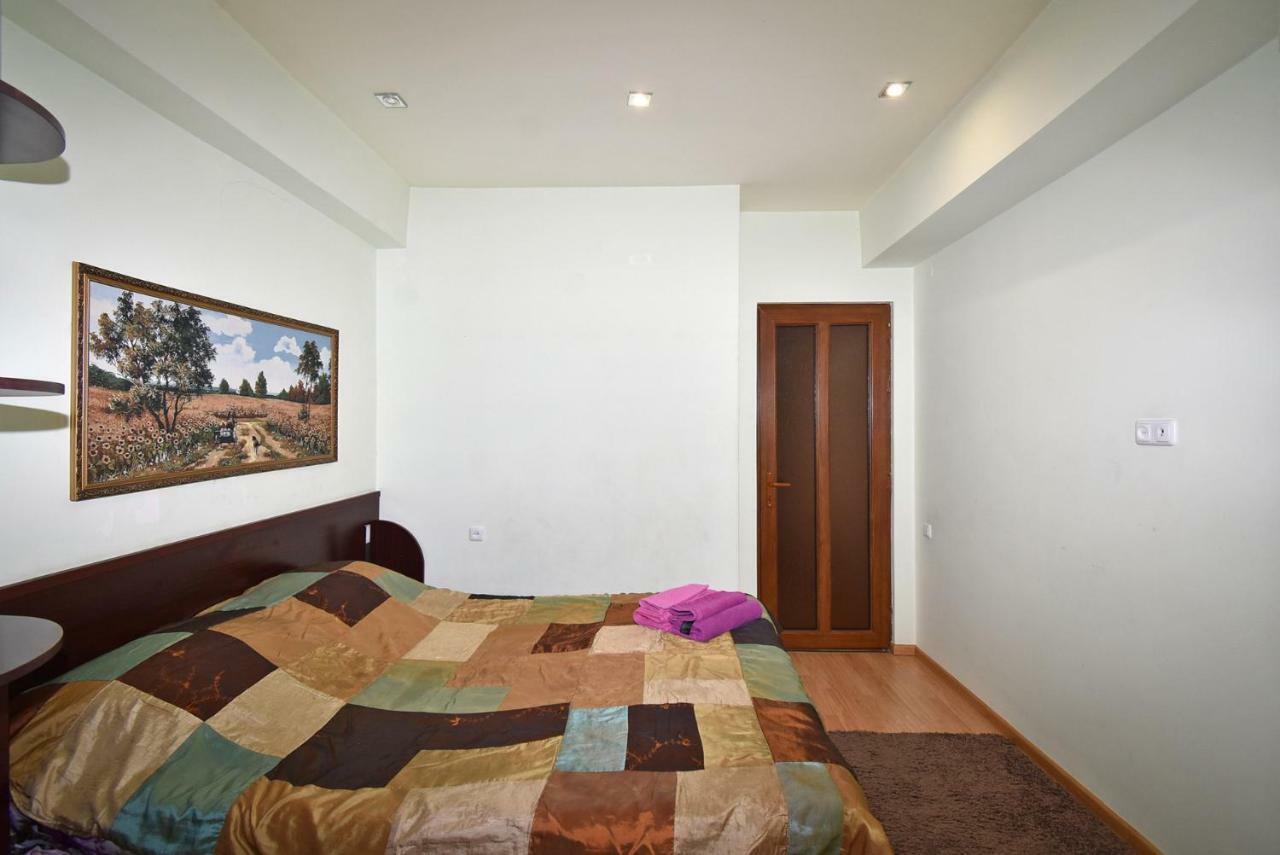 Apartments In Center Of Yerevan,Koghbatsi 1A Street Exterior foto
