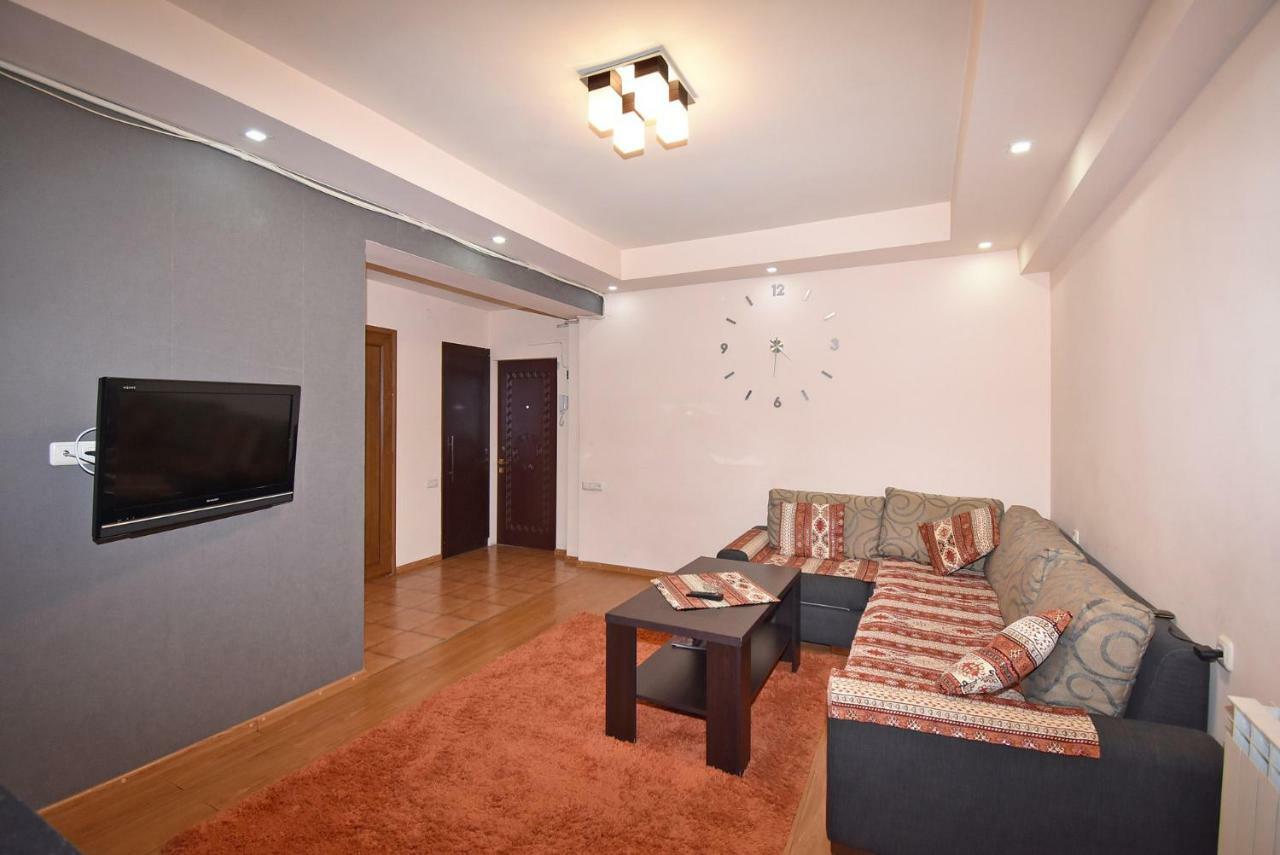 Apartments In Center Of Yerevan,Koghbatsi 1A Street Exterior foto